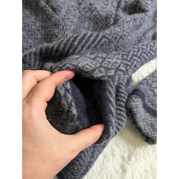 A. Ida Made In Italy Wool Blend Navy and Gray Patterned Zip-Up Cardigan Sweater